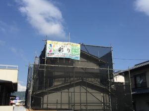 高松市内にて大屋根瓦葺き工事が着工しました！雨漏りも安心！