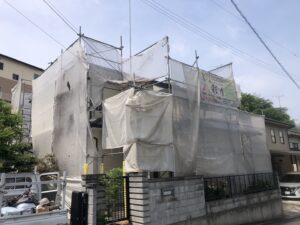 高松市内にて住宅屋根外壁塗装工事が着工しました！手塗り遮熱塗装